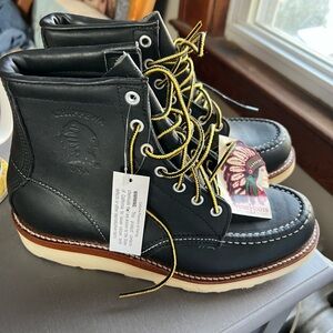 Chippewa Black Leather Men's Boots with Yellow Laces